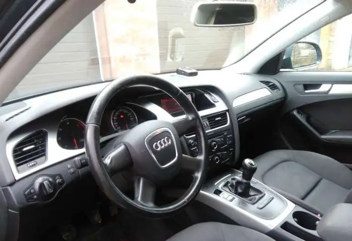 Audi A4 B8 2008 года выпуска с дизельным двигателем, фотография 5