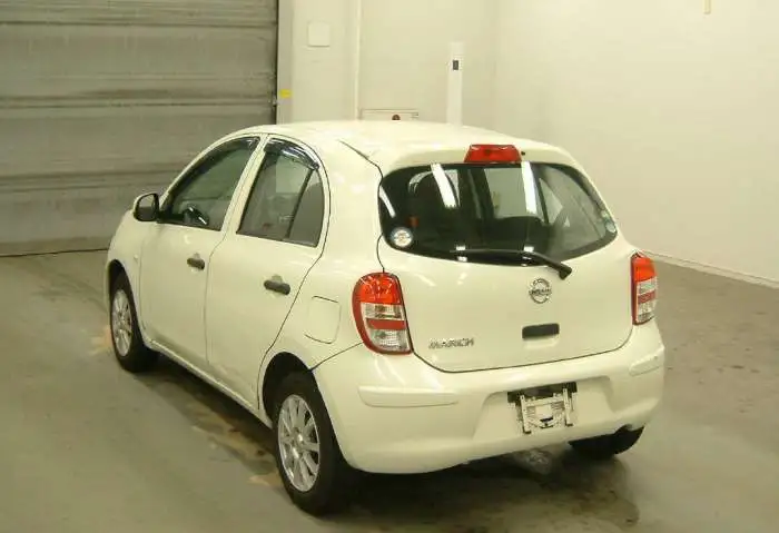 Nissan March хетчбек, фотография 1