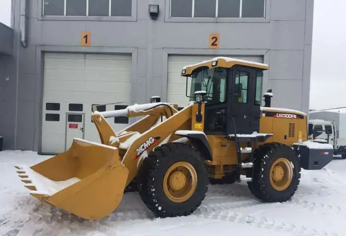 Фронтальный погрузчик XCMG LW300, фотография 6