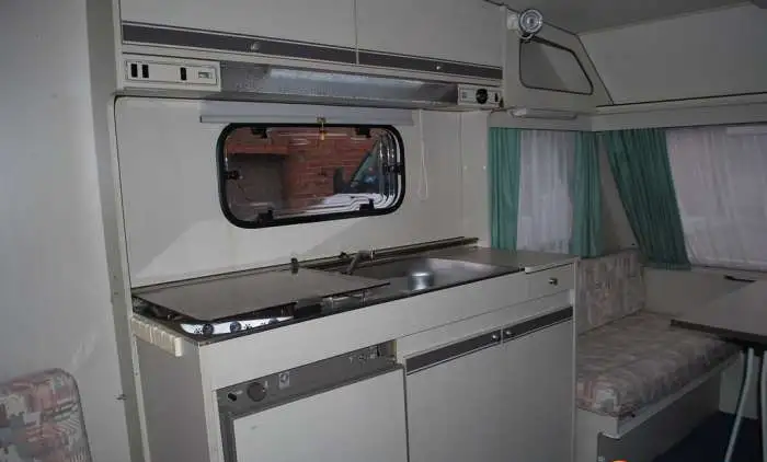 Прицеп дача, дом на колесах    BEYERLAND VITESSE 350 DD трейлер-автодом, караван, кемпер., фотография 5