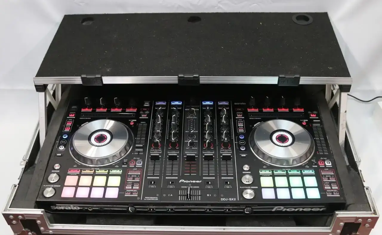 Pioneer DJ DDJ-SX2 4-channel Controller for Serato DJ Pro Gator G-Tour DSP Case, фотография 5
