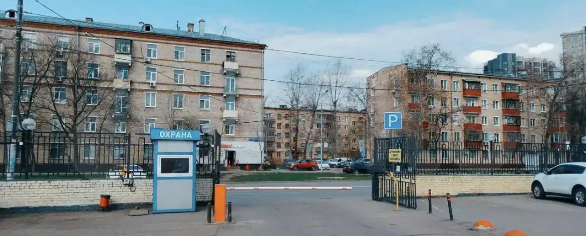Сдаются машиноместа на охраняемой открытой парковке на территории 