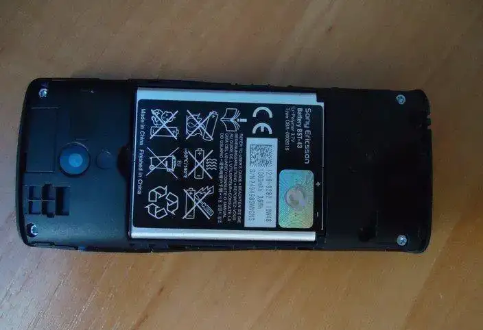 Новый Sony Ericsson J108i Cedarоригинал,комплект, фотография 8