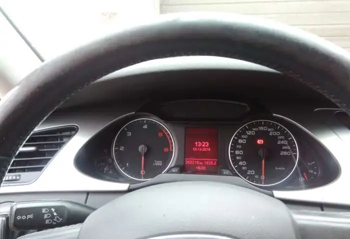 Audi A4 B8 2008 года выпуска с дизельным двигателем, фотография 7
