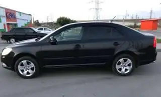 Автомобиль Skoda Oktavia 2012г., фотография 3