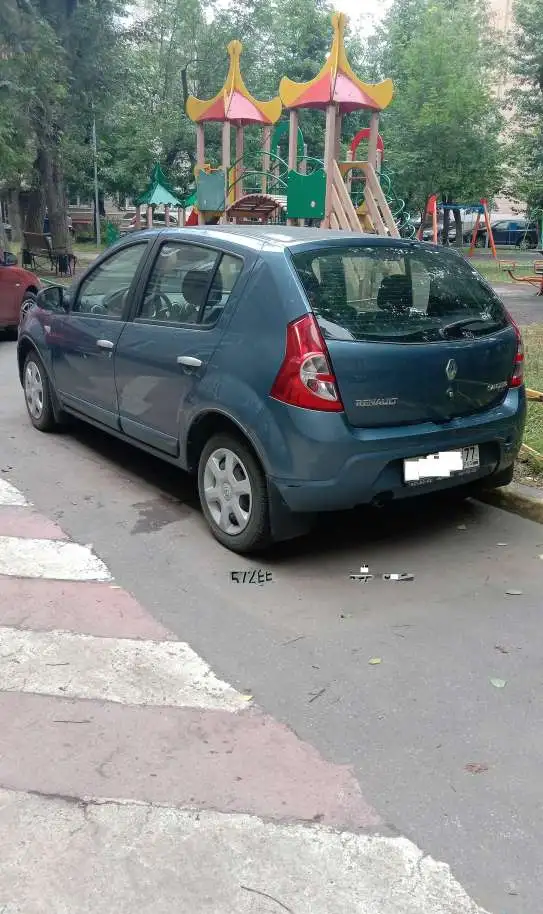 Автомобиль Renault Sandero, фотография 2