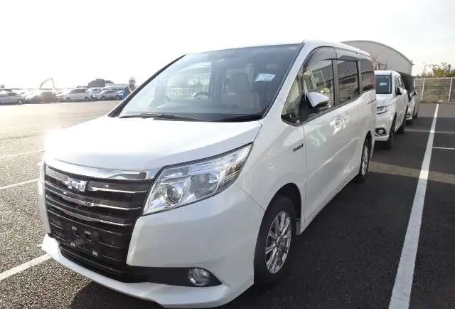 Toyota Noah, 2017 г zwr80, фотография 2