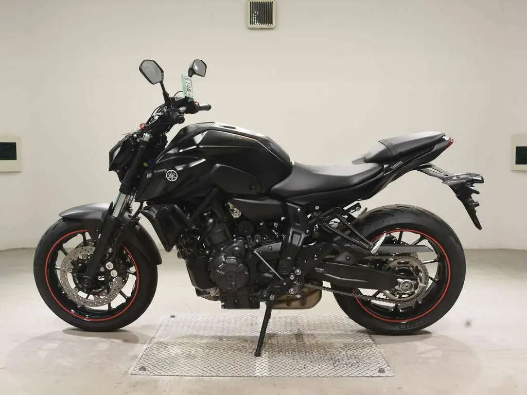 Мотоцикл naked bike Yamaha MT-07 рама RM33J нэйкед байк среднекубатурный спортивный дорожный гв 2023, фотография 2