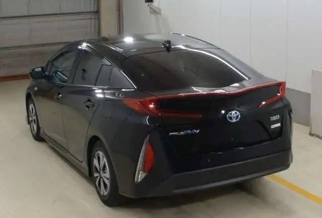 Лифтбек гибрид Toyota Prius PHV кузов ZVW52 модификация S Navi Package Safety Plus гв 2018, фотография 2