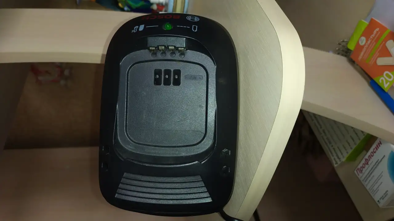 Зарядное устройство и аккумулятор к шуруповерту Бош 14,4V, фотография 3