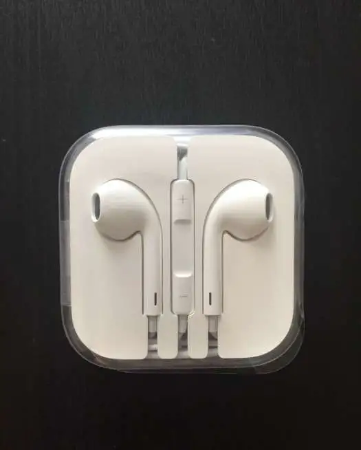 Наушники Apple с пультом управления, фотография 1