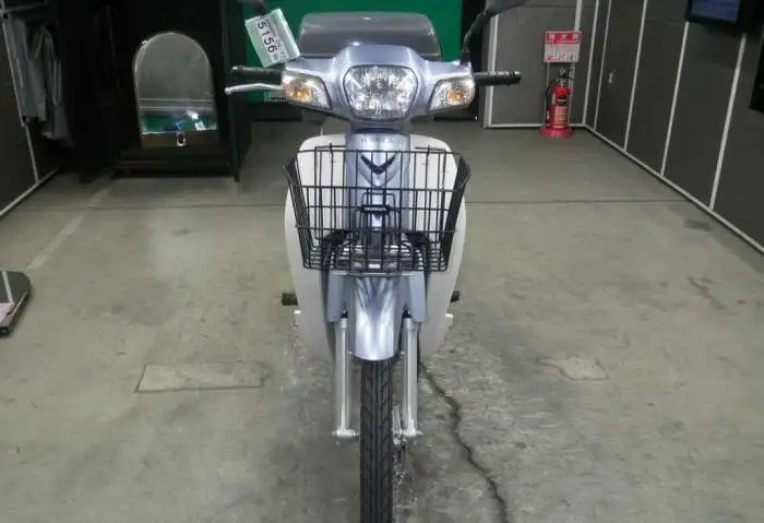 Мотоцикл дорожный Honda Super Cub рама AA04 скутерета корзина рундук гв 2012, фотография 8