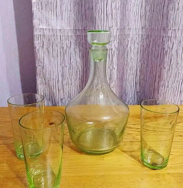 Графин стекло СССР салатовый со стаканчиками, фотография 1