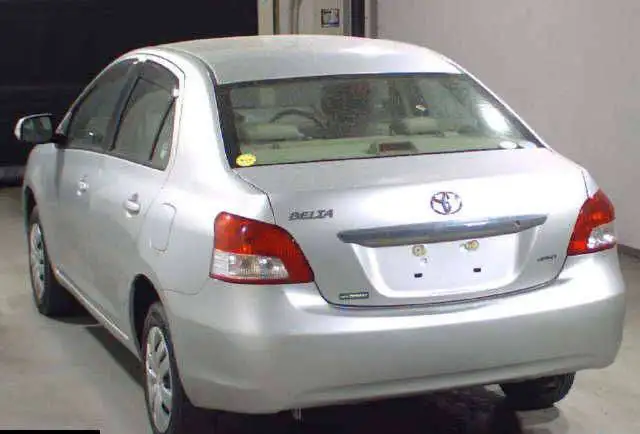 Седан TOYOTA BELTA полный привод 4 wd, фотография 3