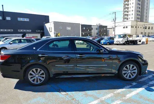 Продажа автомобилей Toyota Crown, фотография 3