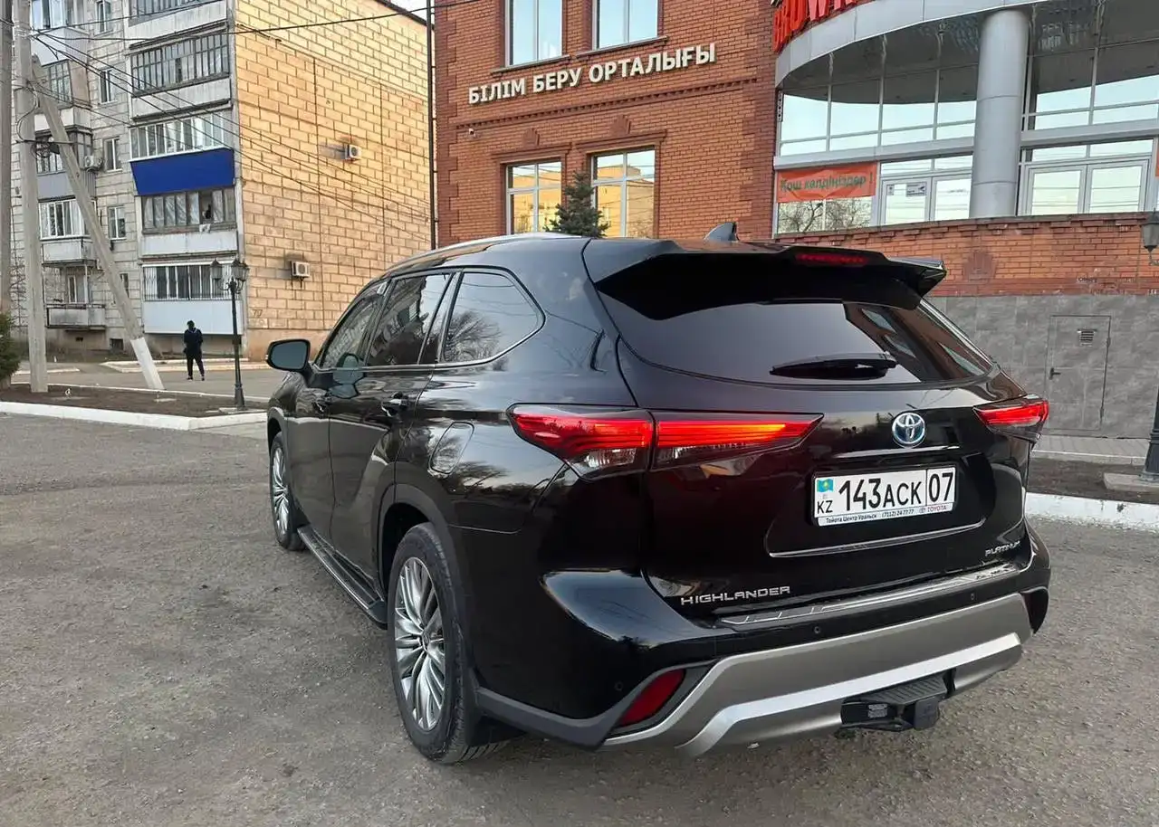 Toyota Highlander 2022, фотография 3