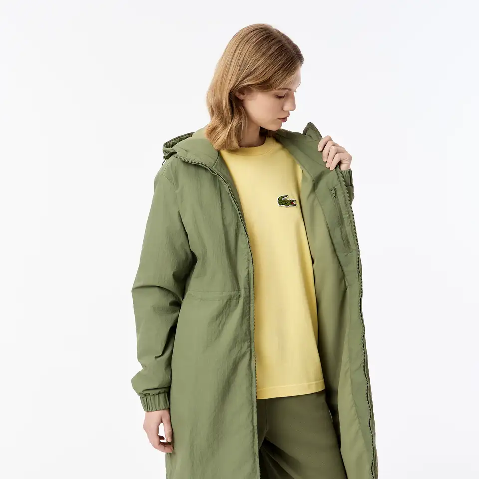 Женская длинная парка lacoste с капюшоном и боковым клапаном на пуговицах, фотография 3