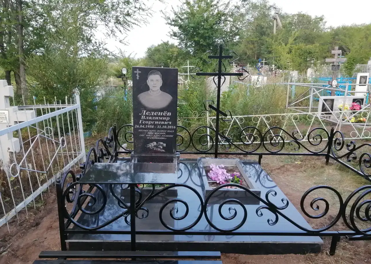 Памятники и мемориальные комплексы из гранита, фотография 5