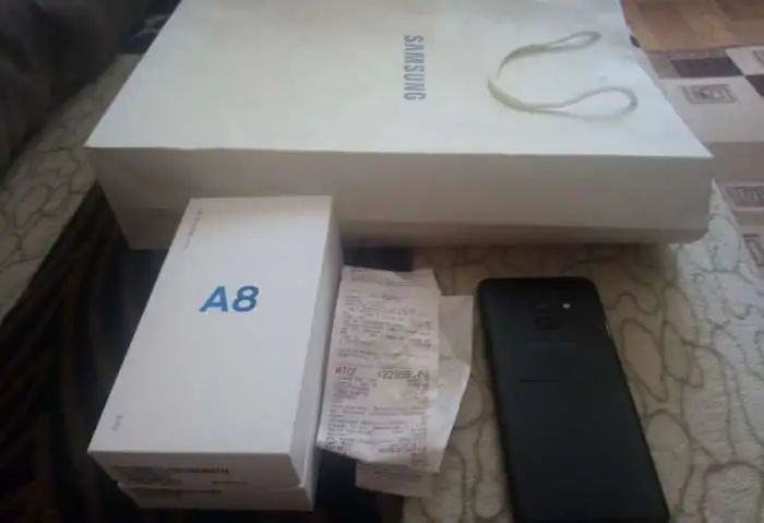 Смартфон Samsung Galaxy A8(2018), 4/32, фотография 3