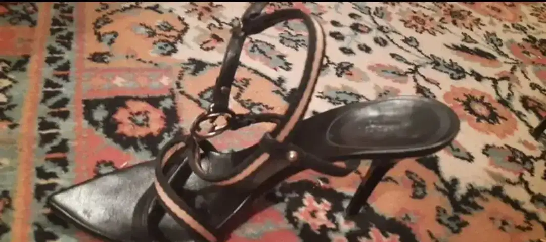 Продаю босоножки  кожаные  женские  оригинальные  Gucci, фотография 2