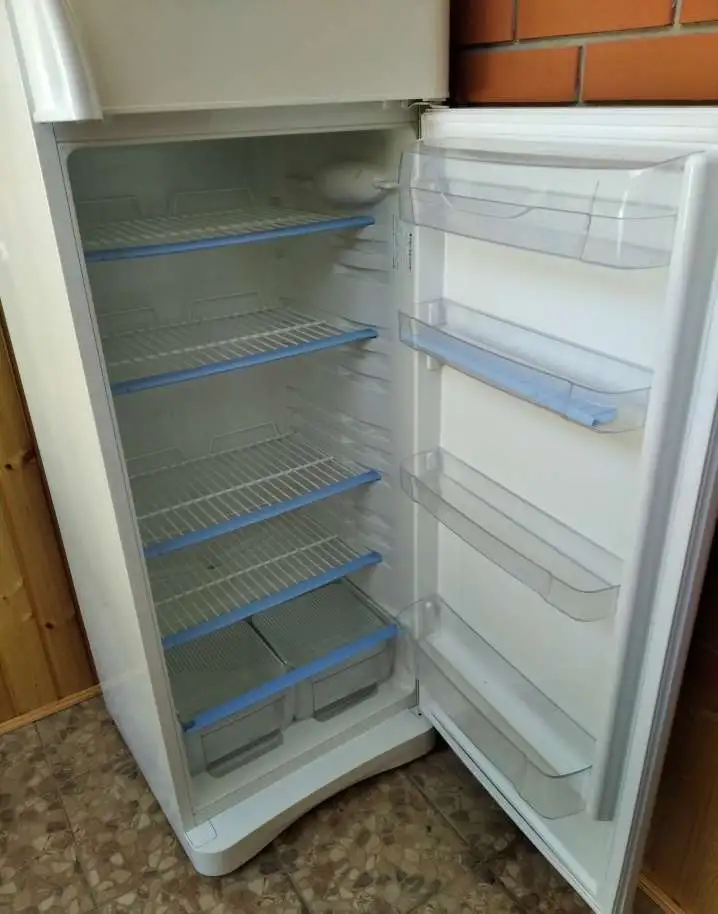 Холодильник-морозильник Indesit RA36G, фотография 3