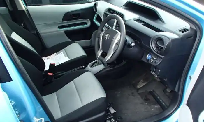 Toyota Aqua S гибридный хетчбек супер экономичный, фотография 5