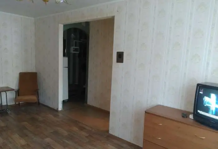 Посуточно двух комнатная у ТРЦ Жар Птица., Адмирала Васюнина 13, фотография 3