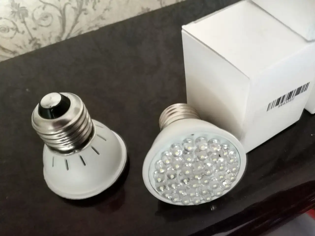 Супер экономичные led лампы цоколь стандартный свет холодный космос лампочки, фотография 1
