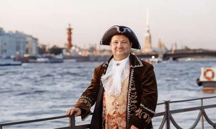 экскурсии по Санкт-Петербургу и пригородам на минивэне гида до 6 гостей, фотография 1