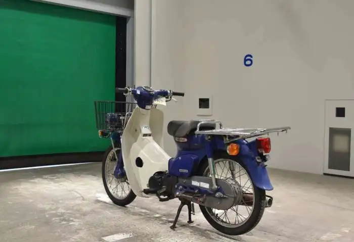 Мотоцикл дорожный Honda Super Cub рама AA01 скутерета корзина задний багажник гв 2008, фотография 6