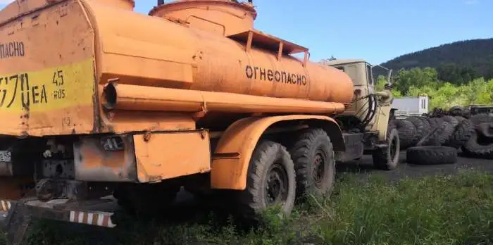 Топливозаправщик бензовоз АТЗ на шасси Уралг., фотография 4