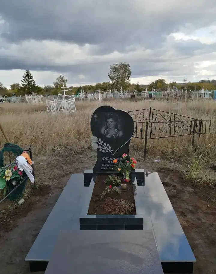 Памятники и мемориальные комплексы из гранита, фотография 2
