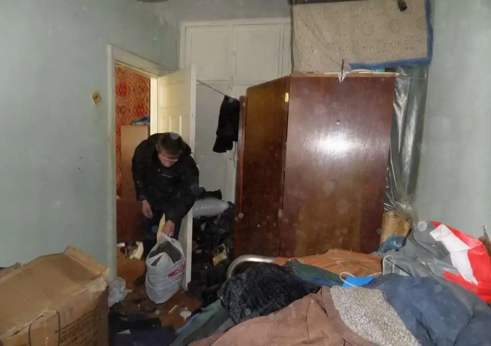 Сбор мусора в мешки Вынос вывоз мусора, фотография 2