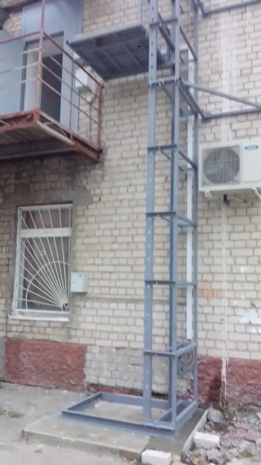 Консольный мачтовый подъёмник, фотография 1