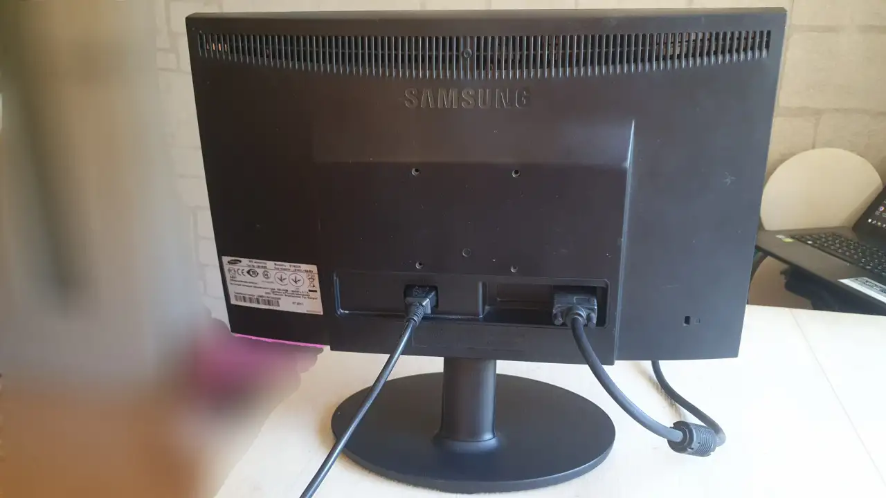 Монитор Samsung SyncMaster E1920N, фотография 3