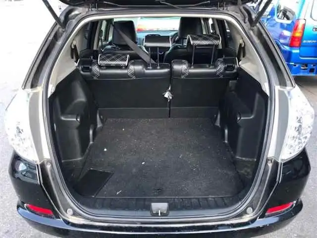 Универсал гибрид Honda Fit Shuttle Hybrid кузов GP2 модификация Hybrid Fine Line, фотография 10