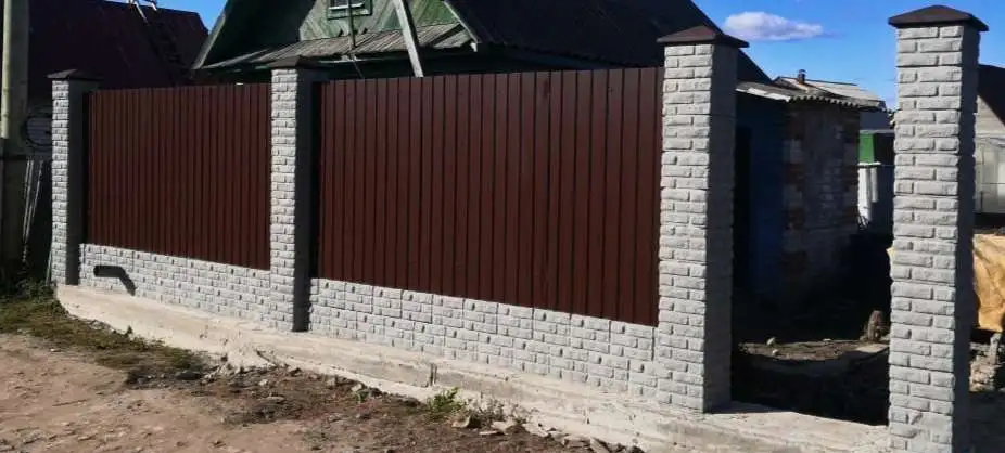 Блок столбов забора, фотография 2