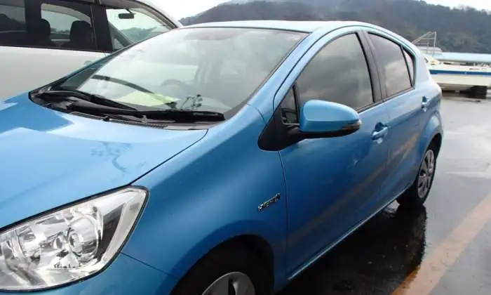 Toyota Aqua S гибридный хетчбек супер экономичный, фотография 9