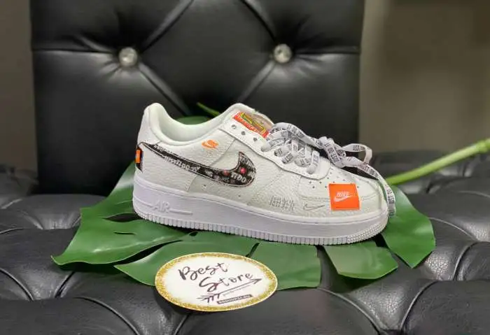 Кроссовки Nike Air Force (перелив знак), фотография 1
