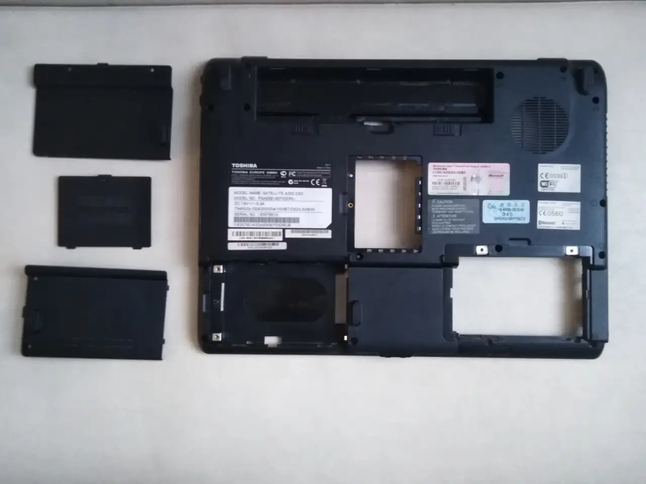 Toshiba Satellite A200 A210 Корпус нижняя часть поддон K000053430, фотография 1