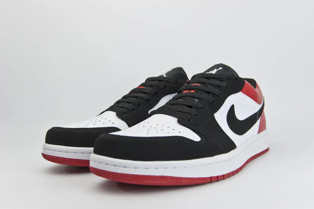 Nike Air Jordan 1 LOW Black Toe, фотография 1