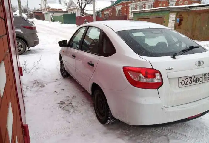 ВАЗ (Lada) Granta 1 поколение, лифтбэк 5 дв., фотография 2