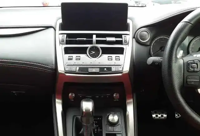 Lexus NX300, фотография 6