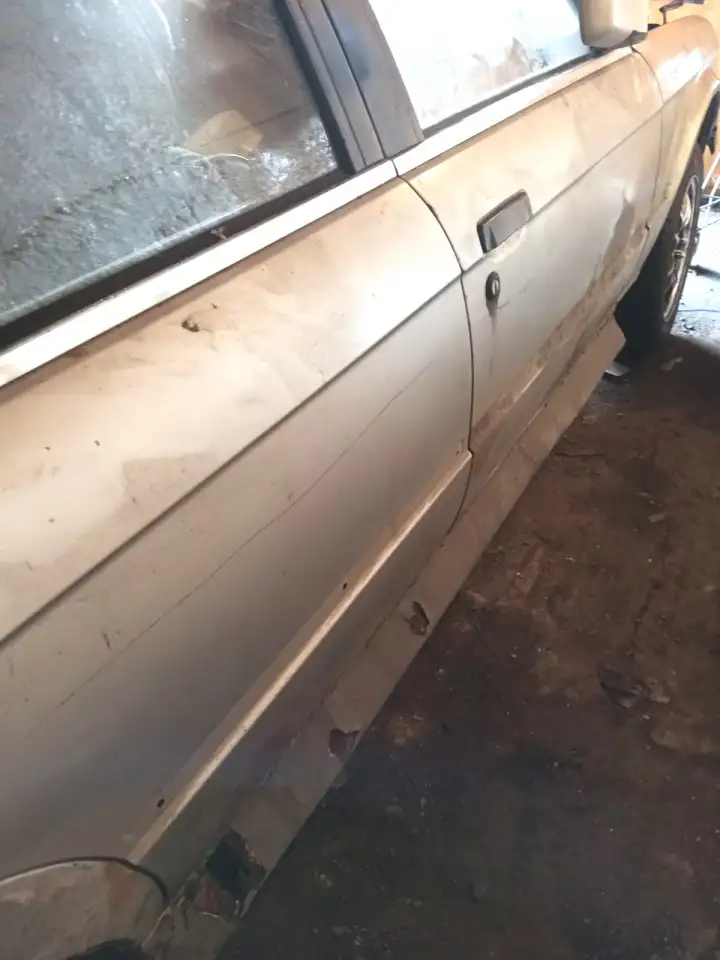 ПРОДАЮПОЛНОСТЮ авто  БМВ Е30 НА РАЗБОРКУ, фотография 7
