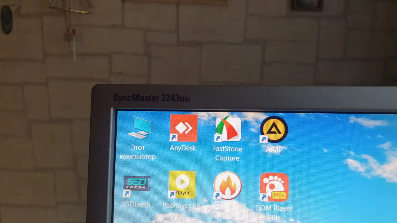 Монитор Samsung SyncMaster 2243NW 22, фотография 3