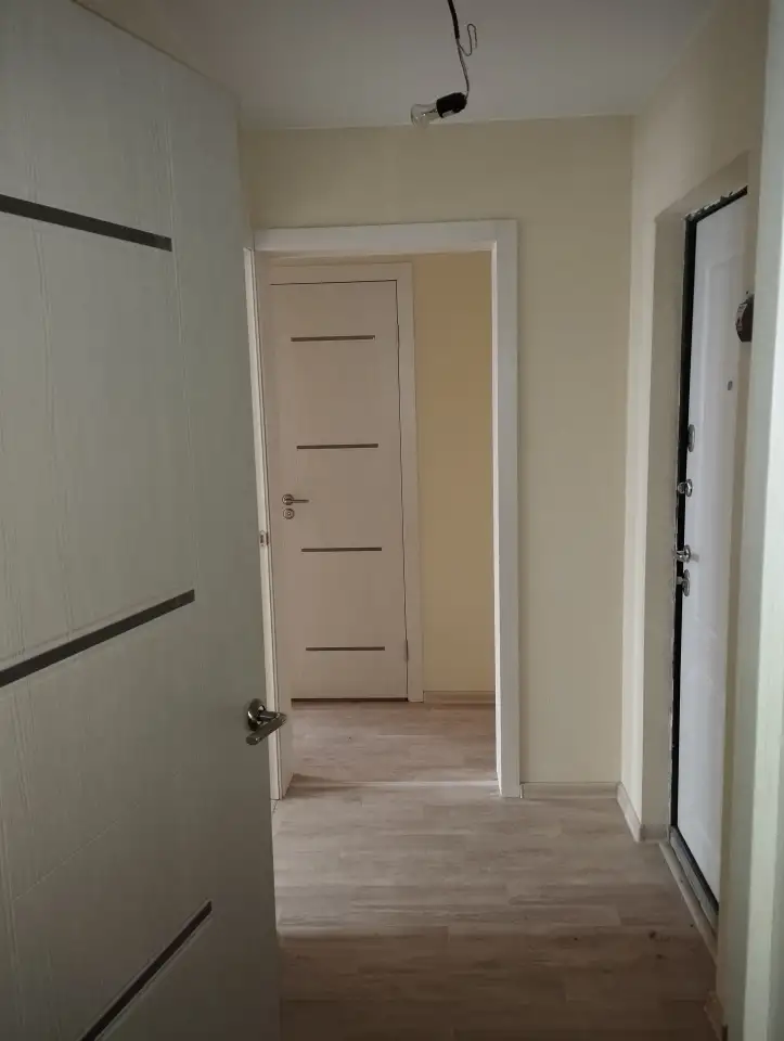 3-х комнатная квартира с новым ремонтом, Улица Зелинского 108, 53,00 м², 1 эт., Улица Зелинского 108, фотография 2