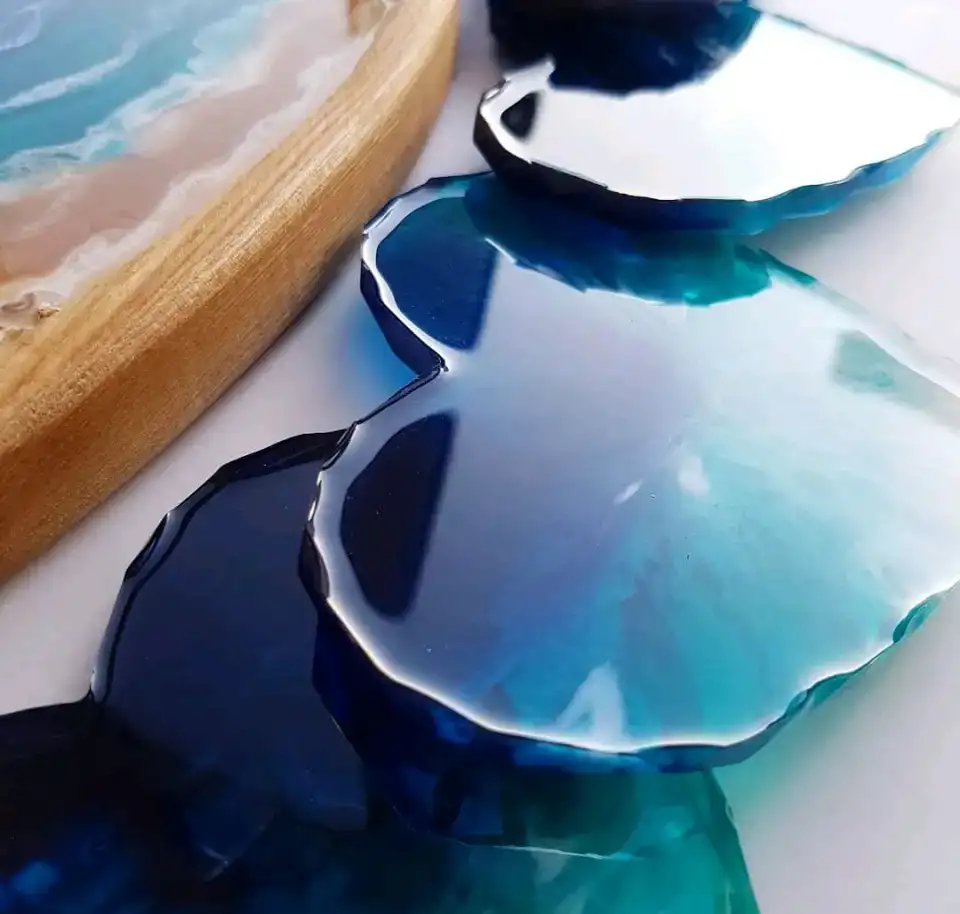 Прозрачная эпоксидная смола Epoxy River 1 кг для заливки столов и создания бижутерии, фотография 6