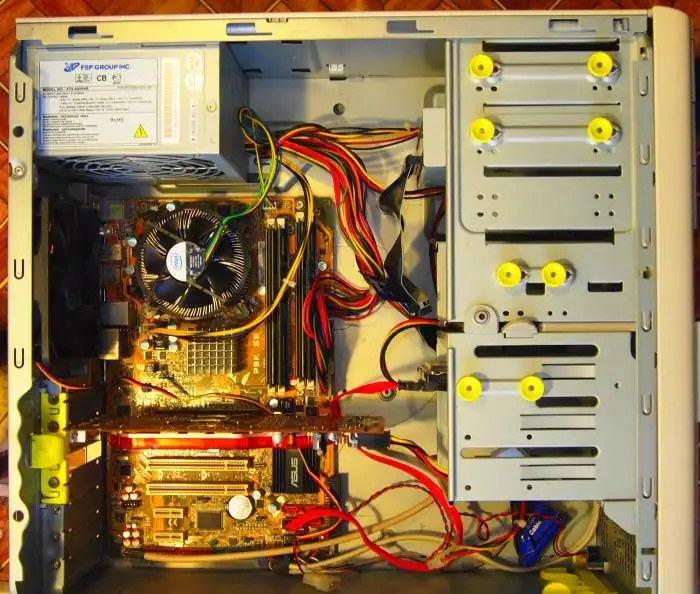 настольный компьютер на Xeon E5450, 4 ядра, фотография 1