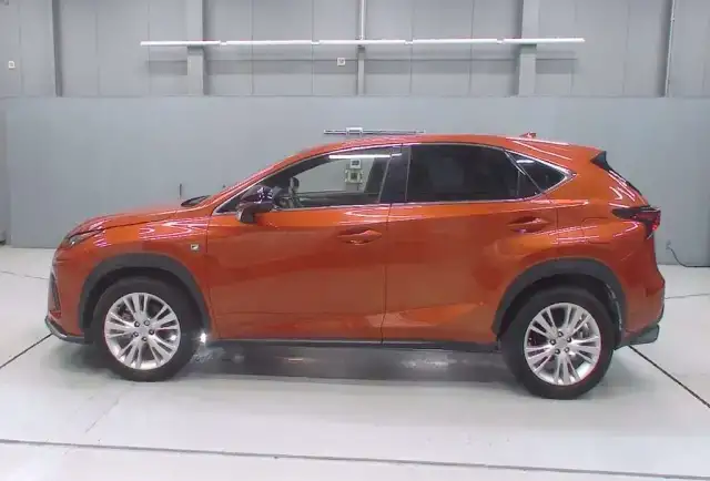 Lexus NX300, фотография 3
