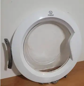 Продам люк  Indesit для WISL 83 CSI бу  в рабочем состоянии, фотография 1